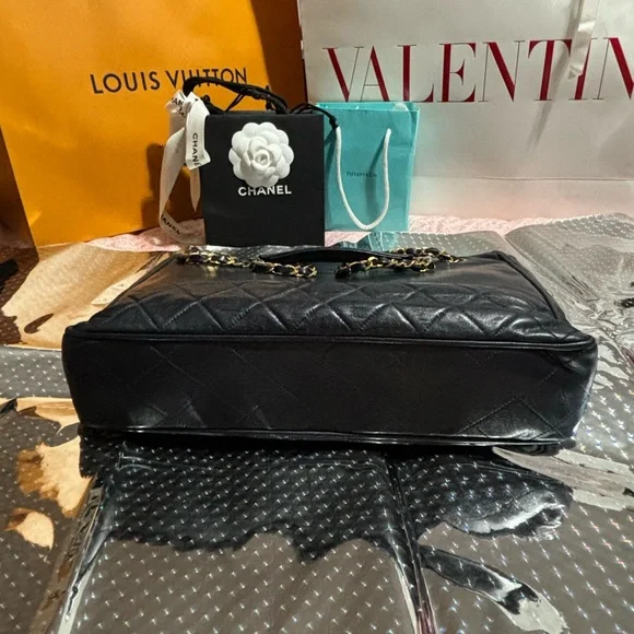 Vintage Chanel Black Leather tote - Picture 6 of 16